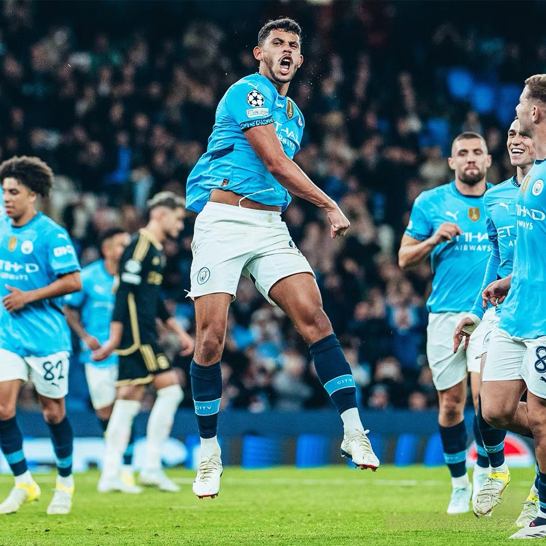 包含新疆广汇围绕意大利杯内部沟通曼联迎德国杯关键赛，这操作让人直呼：风云突变曼城赛前官宣签约的词条